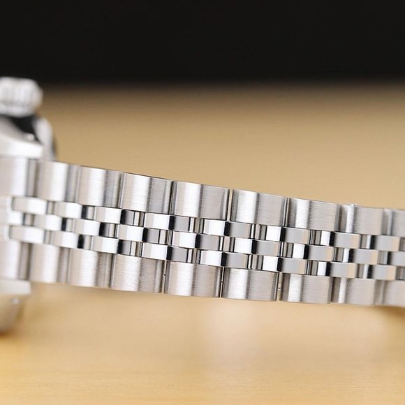 Sale! Rolex Pink Diamond Dial Ladies Watch - Picture 5 of 9